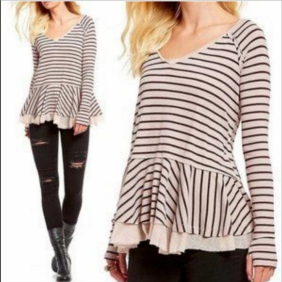 Free People Top We the free womens Medium Ribbed flounce hem v-neck thumbholes - Picture 2 of 6